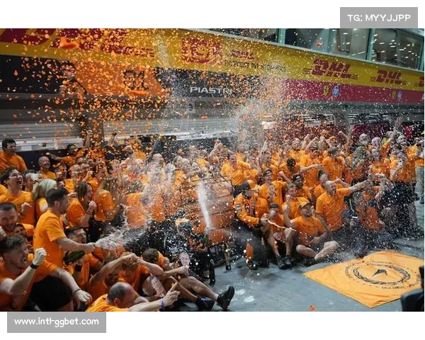 新加坡大奖赛：迈凯伦车队提前锁定2025赛季车队总冠军